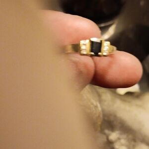 Elegant Gold and Saphire Stone Ring